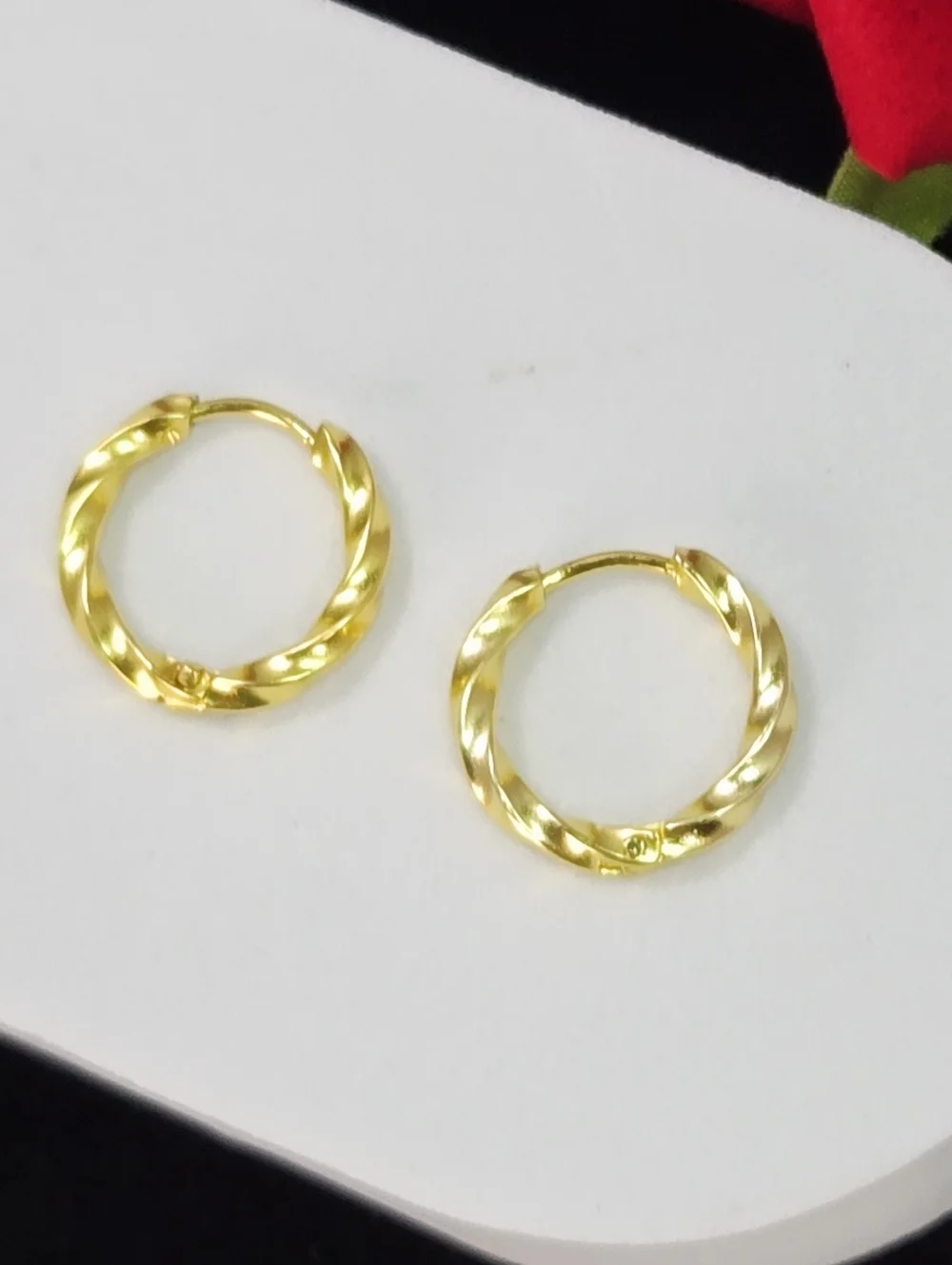 Twisted Gold Hoop Earrings 18mm 18K Stainless Steel Hinged Huggie Essential Luxe